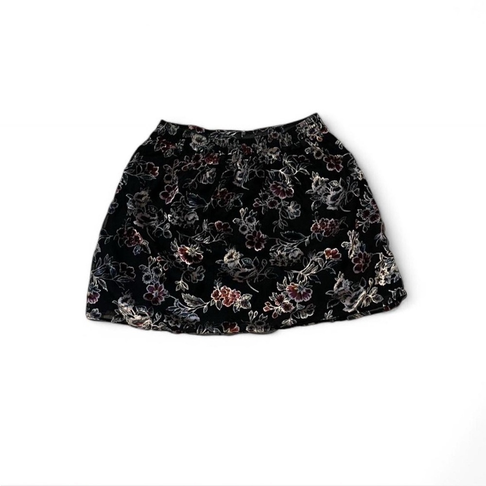 American Eagle Coquette black velvety mini skirt, size XS. Floral design. - Picture 3 of 10